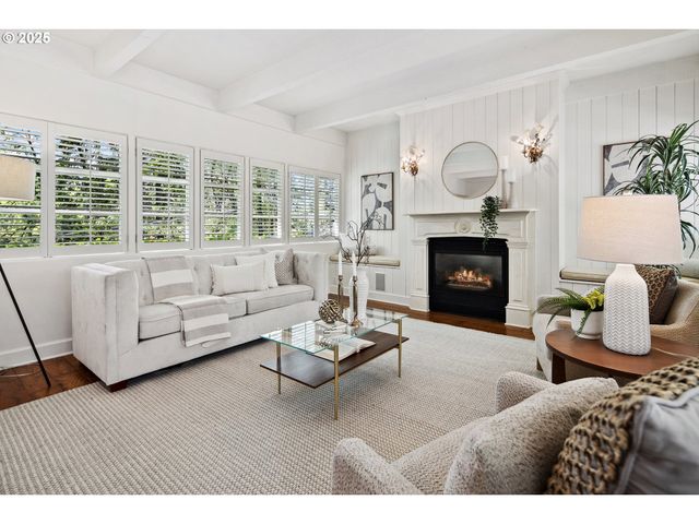 2348 SUMMIT Dr, Lake Oswego, OR 97034