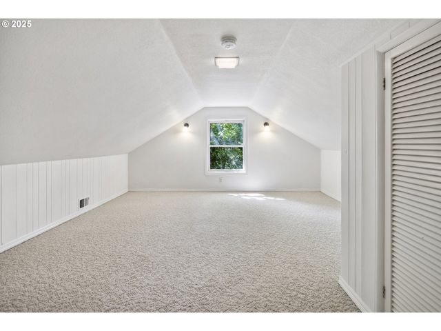 2348 SUMMIT Dr, Lake Oswego, OR 97034
