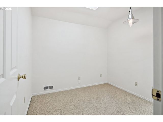 2348 SUMMIT Dr, Lake Oswego, OR 97034