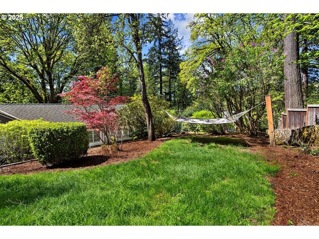 2348 SUMMIT Dr, Lake Oswego, OR 97034