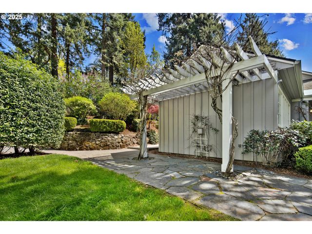 2348 SUMMIT Dr, Lake Oswego, OR 97034