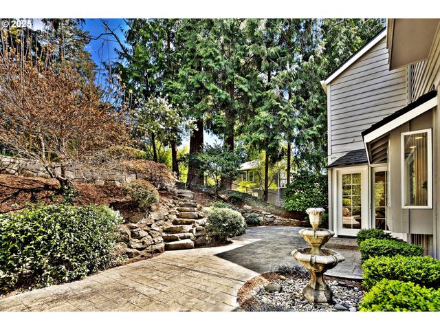 2348 SUMMIT Dr, Lake Oswego, OR 97034