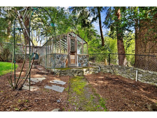 2348 SUMMIT Dr, Lake Oswego, OR 97034