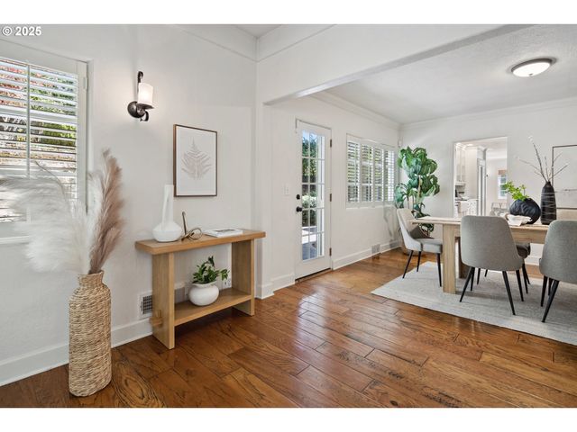 2348 SUMMIT Dr, Lake Oswego, OR 97034
