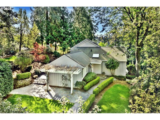 2348 SUMMIT Dr, Lake Oswego, OR 97034