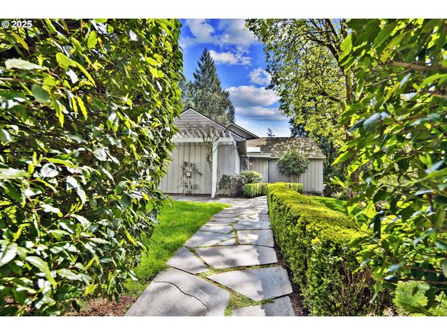2348 SUMMIT Dr, Lake Oswego, OR 97034