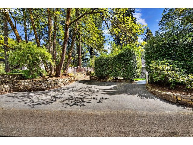 2348 SUMMIT Dr, Lake Oswego, OR 97034