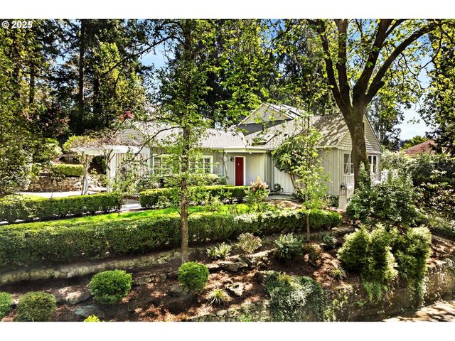 2348 SUMMIT Dr, Lake Oswego, OR 97034