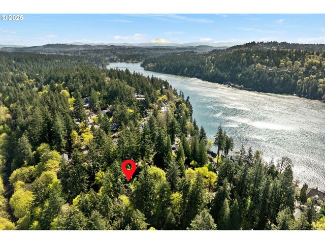2348 SUMMIT Dr, Lake Oswego, OR 97034