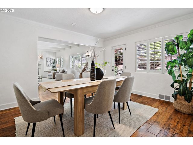 2348 SUMMIT Dr, Lake Oswego, OR 97034