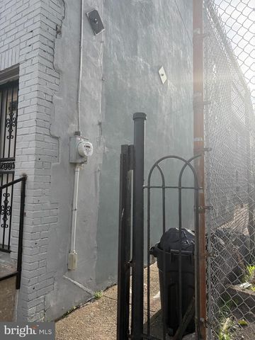 911 S 8TH ST, Camden, NJ 08103