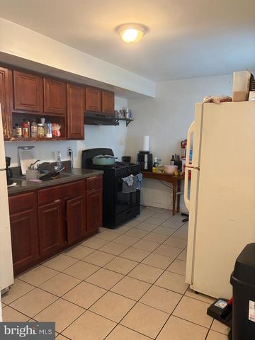 911 S 8TH ST, Camden, NJ 08103