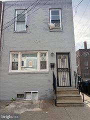 911 S 8TH ST, Camden, NJ 08103