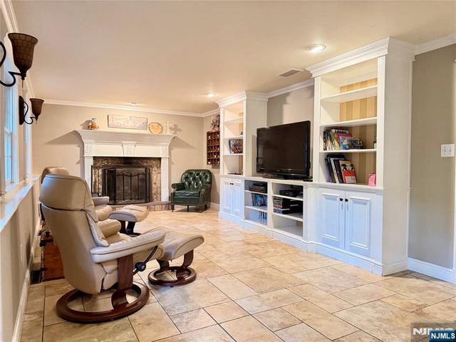 28 Sunrise Drive, Montvale, NJ 07645