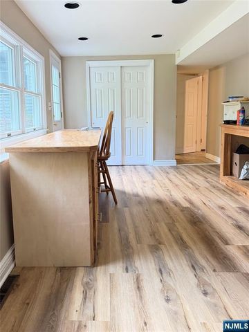 28 Sunrise Drive, Montvale, NJ 07645