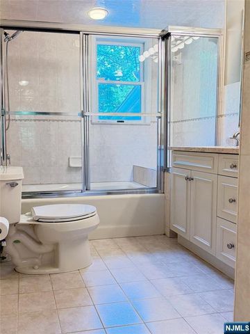 28 Sunrise Drive, Montvale, NJ 07645