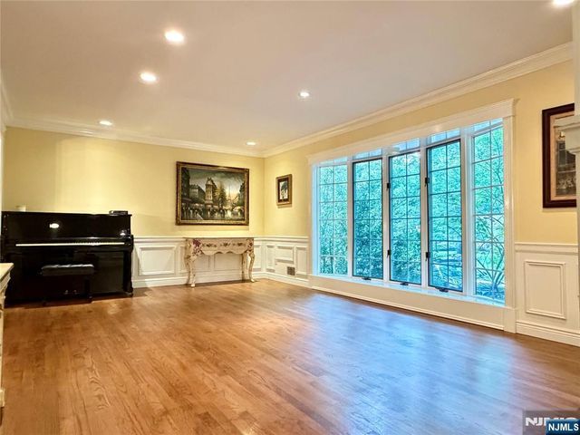 28 Sunrise Drive, Montvale, NJ 07645