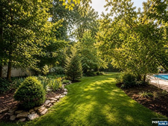 28 Sunrise Drive, Montvale, NJ 07645