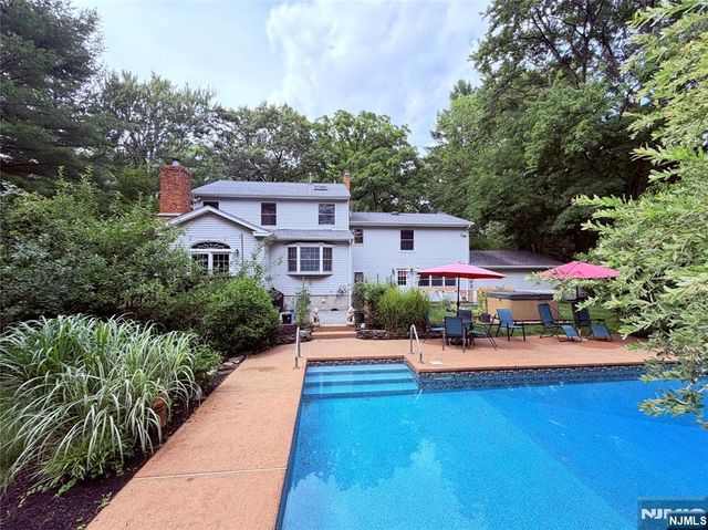 28 Sunrise Drive, Montvale, NJ 07645