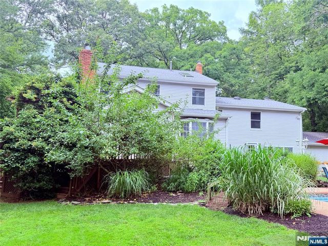 28 Sunrise Drive, Montvale, NJ 07645