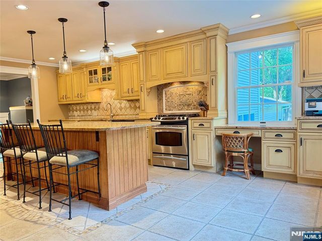 28 Sunrise Drive, Montvale, NJ 07645