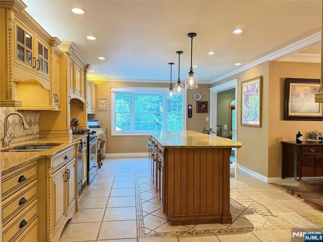 28 Sunrise Drive, Montvale, NJ 07645