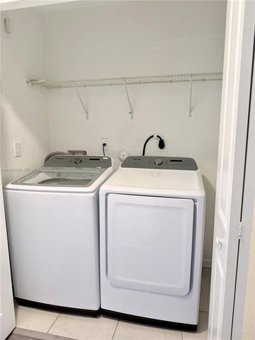 2418 SE 10th Court, Homestead, FL 33035