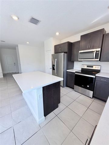 2418 SE 10th Court, Homestead, FL 33035
