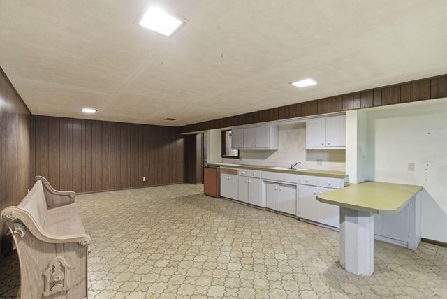 431 N Farm Road 205, Springfield, MO 65802