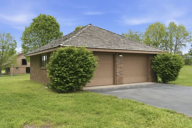 431 N Farm Road 205, Springfield, MO 65802