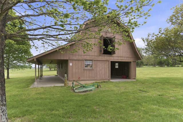 431 N Farm Road 205, Springfield, MO 65802
