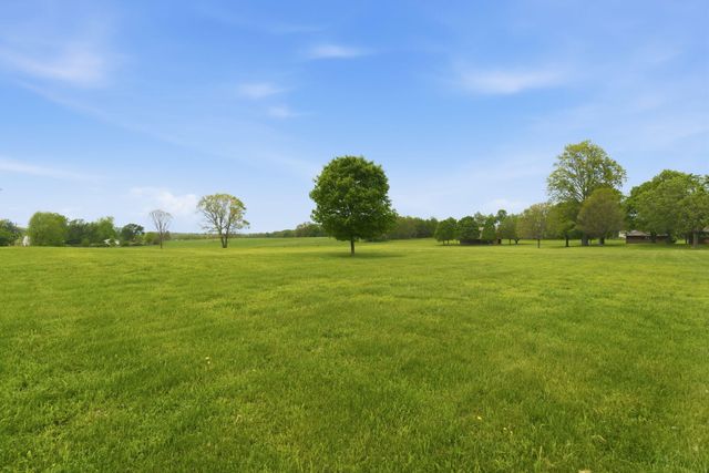 431 N Farm Road 205, Springfield, MO 65802