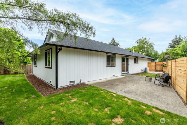21927 SE 237th ST, Maple Valley, WA 98038