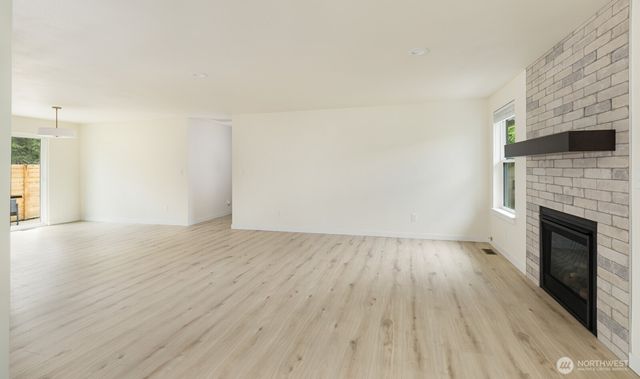 21927 SE 237th ST, Maple Valley, WA 98038