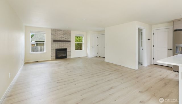 21927 SE 237th ST, Maple Valley, WA 98038