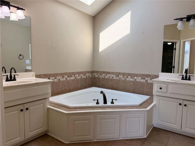 7912 NE 111th Street, Kansas City, MO 64157