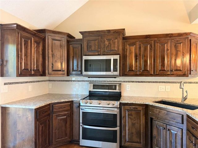7912 NE 111th Street, Kansas City, MO 64157