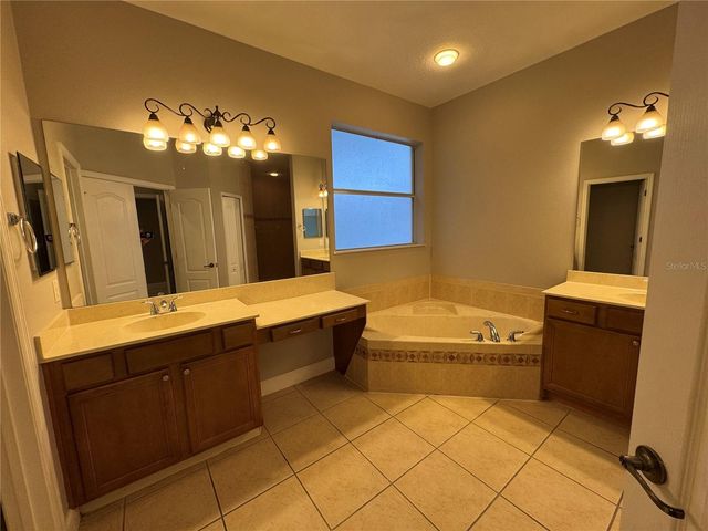 1042 SPINNING WHEEL DRIVE, Apopka, FL 32712