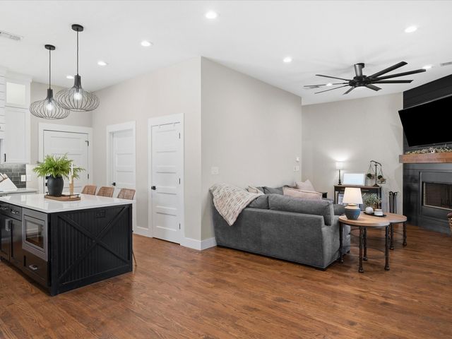 188 Seaside Drive, Gun Barrel City, TX 75156