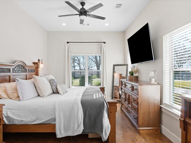 188 Seaside Drive, Gun Barrel City, TX 75156