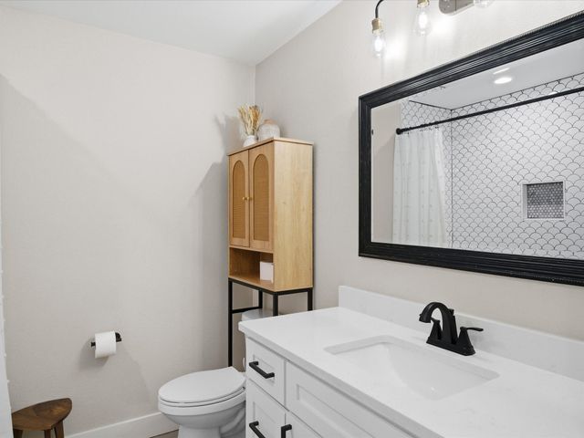 188 Seaside Drive, Gun Barrel City, TX 75156