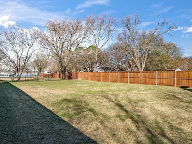 188 Seaside Drive, Gun Barrel City, TX 75156