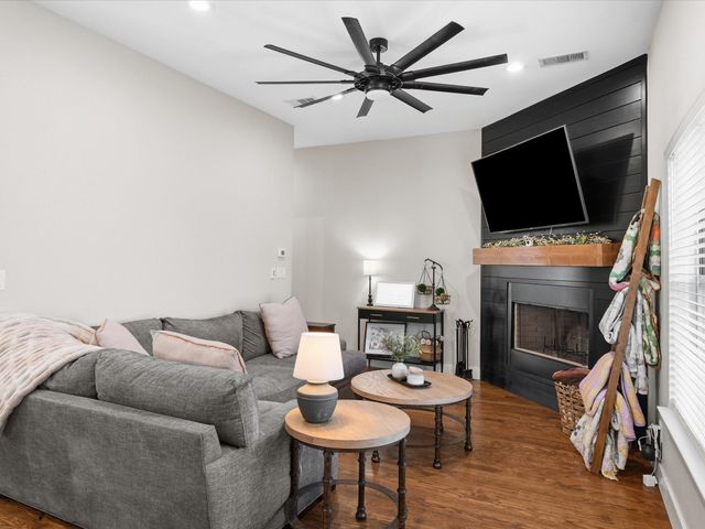 188 Seaside Drive, Gun Barrel City, TX 75156