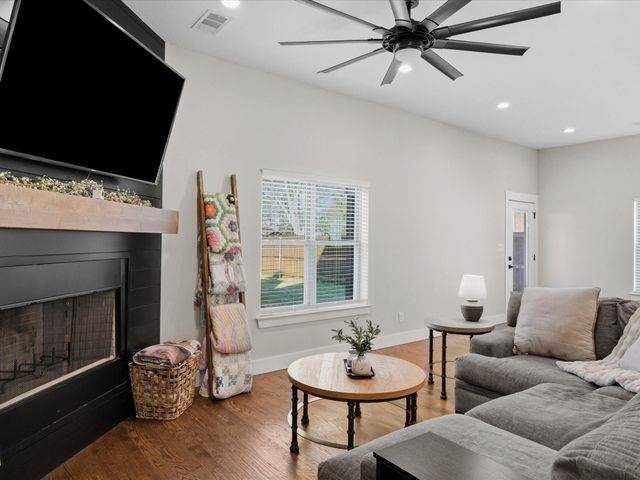 188 Seaside Drive, Gun Barrel City, TX 75156