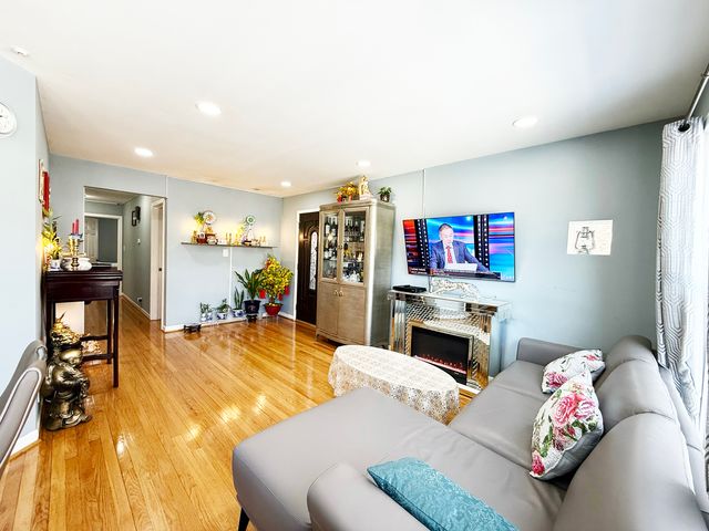 5910 N Kimball Avenue, Chicago, IL 60659