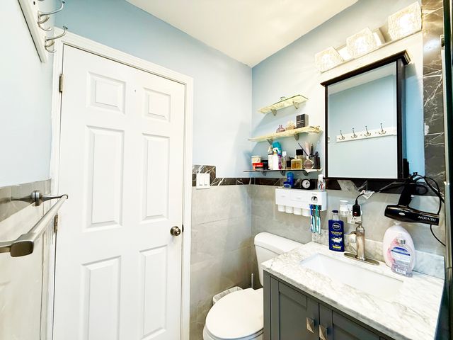 5910 N Kimball Avenue, Chicago, IL 60659