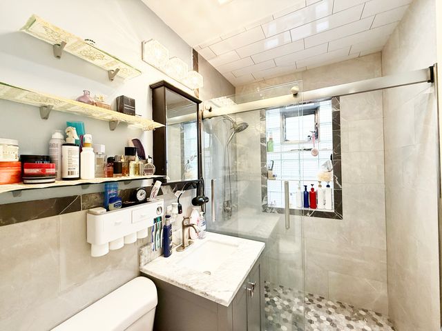 5910 N Kimball Avenue, Chicago, IL 60659