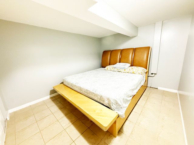 5910 N Kimball Avenue, Chicago, IL 60659