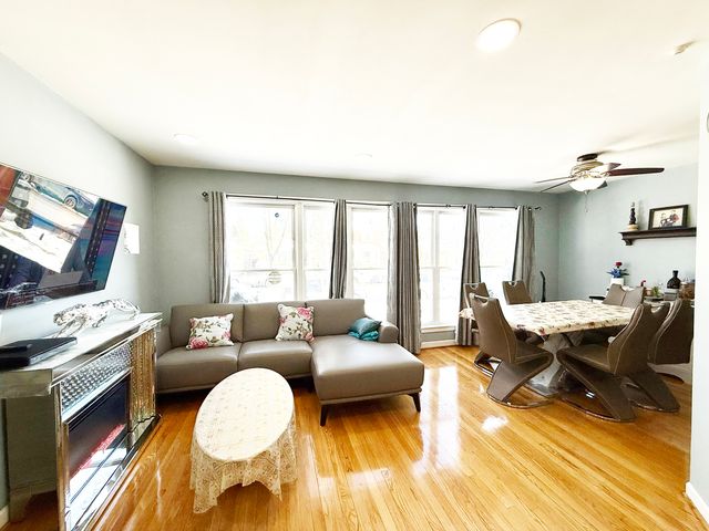 5910 N Kimball Avenue, Chicago, IL 60659