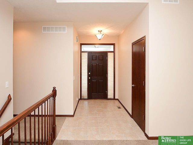 10418 Spyglass Drive, Omaha, NE 68136